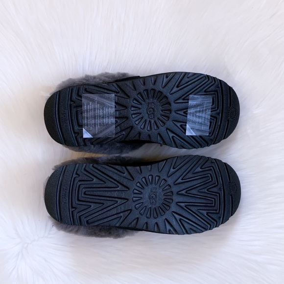UGG Women’s Cluggette Slippers For Outdoor/Indoor Use - Picture 6 of 6